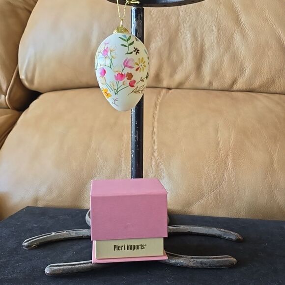 Pier 1 Imports Floral Egg Ornament / Li Bien hand-painted - Picture 2 of 6